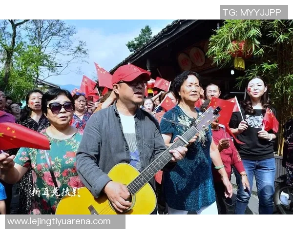 国安球迷齐聚苏州火车站歌声响彻助威气氛热烈