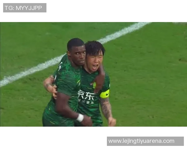 张稀哲远射威胁麦克阿瑟FC国安与对手上半场战成平局 张稀哲远射威胁麦克阿瑟FC国安与对手上半场战成平局