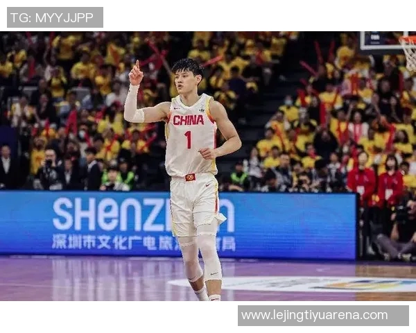 曾凡博未能上场引发热议教练与队友各有隐忧与考量 曾凡博未能上场引发热议教练与队友各有隐忧与考量