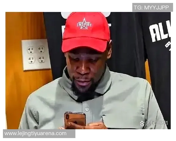 杜兰特幽默回应打球与刷推特的时间安排只需几秒钟轻松搞定 杜兰特幽默回应打球与刷推特的时间安排只需几秒钟轻松搞定