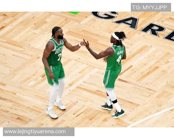 布朗回应质疑称将全力展现绿军篮球风格与实力