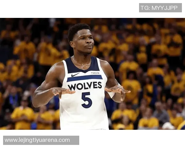 爱德华兹达成一万分里程碑加入森林狼传奇行列与加内特唐斯并肩前行 爱德华兹达成一万分里程碑加入森林狼传奇行列与加内特唐斯并肩前行